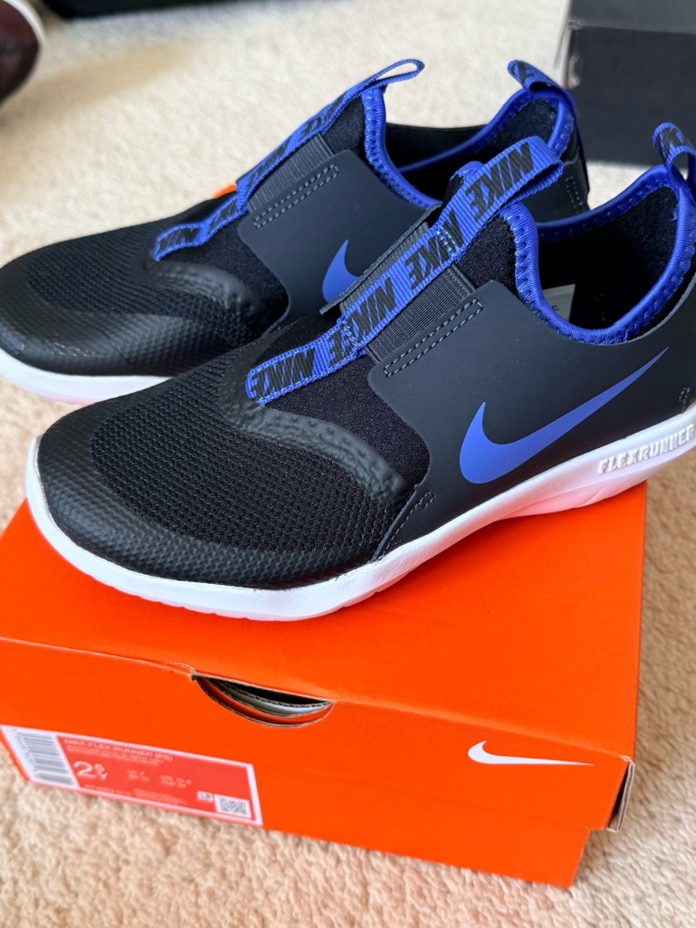 NWB Nike Flex Runner Black/Game Royal/Dark Smoke Grey/White Size 2.5Y - Picture 10 of 10